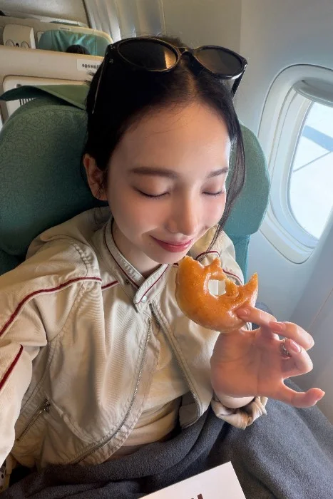 Cover for Minutes to Mid-Nut