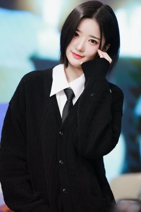 Cover for Pivot ft Kim Yooyeon